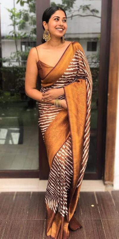 KP 4072 Dark Brown Color Lichi Silk Jacquard Work Fancy Saree Casual, Party Wear, Wedding, Events Etc. Expected Delivery 4-6 Working Days @1499/- | Bollywood Sarees, Creative Sarees, Designer Sarees, Embroidered Sarees, Ethnic Saree, Modern Digital sarees, Party Wear Sarees, Sarees