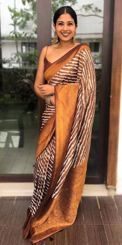 KP 4072 Dark Brown Color Lichi Silk Jacquard Work Fancy Saree Casual, Party Wear, Wedding, Events Etc. Expected Delivery 4-6 Working Days @1499/- | Bollywood Sarees, Creative Sarees, Designer Sarees, Embroidered Sarees, Ethnic Saree, Modern Digital sarees, Party Wear Sarees, Sarees