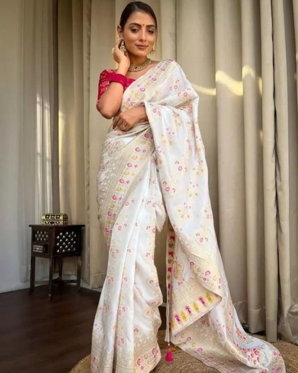 Dazzling White Color Soft Lichi Silk Cloth Rich Pallu All Over Saree 1