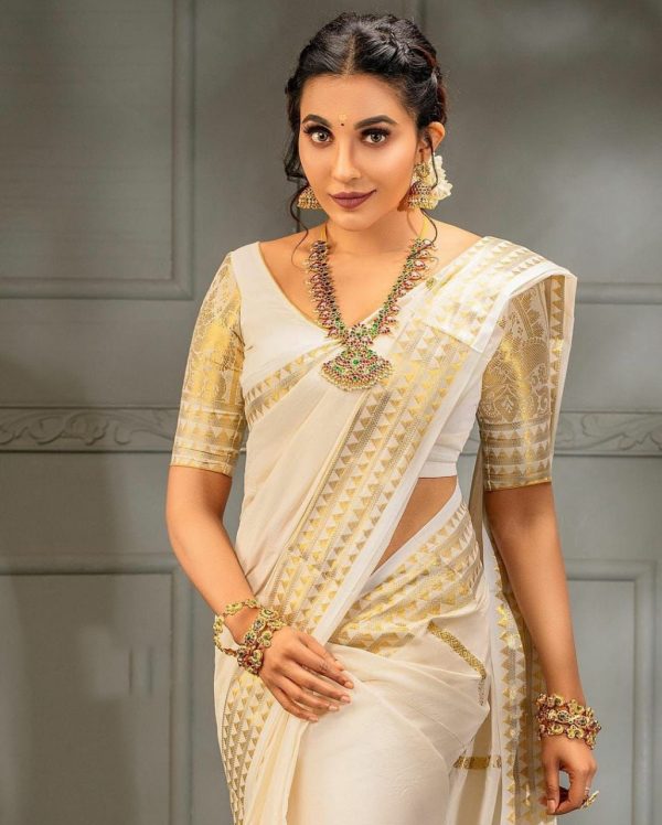 Special White Soft Banarasi Silk Cloth Rich Pallu All Over Saree1 2