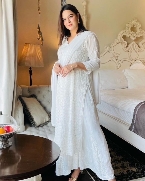 Classic White Color Delta Cotton Thread Embroidery Salwar Suit