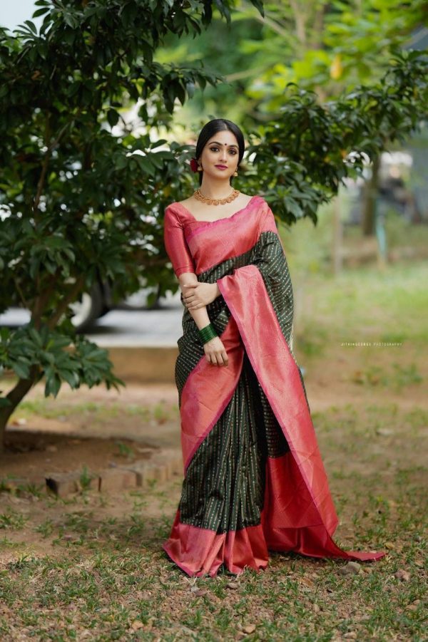 Perfect Green Color Soft Lichi Silk Ordinary Design Pallu Saree