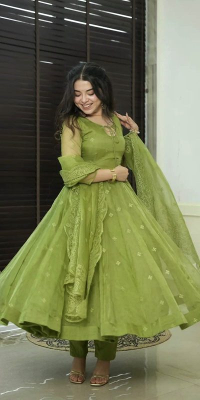 SRK 5184 Green Color Georgette Embroidery Work Salwar Suit Wedding, Party, Festive, Events Expected Delivery 4-6 Working Days @ 2049/- | Casual Suits, Jump Suits, Creative suits, Designer Suits, Palazzo Suits, Party Wear Suits, Patiala Suits, Salwar suit, Straight Suits