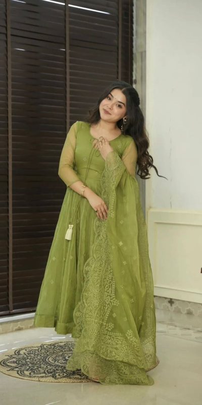 SRK 5184 Green Color Georgette Embroidery Work Salwar Suit Wedding, Party, Festive, Events Expected Delivery 4-6 Working Days @ 2049/- | Casual Suits, Jump Suits, Creative suits, Designer Suits, Palazzo Suits, Party Wear Suits, Patiala Suits, Salwar suit, Straight Suits