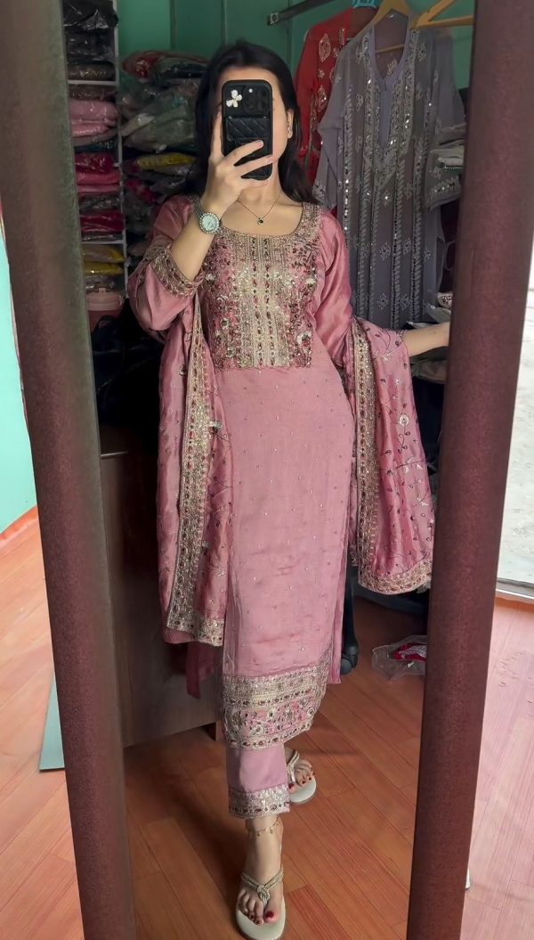 Splendorous Pink Color Chinnon Coding Coding Salwar Suit