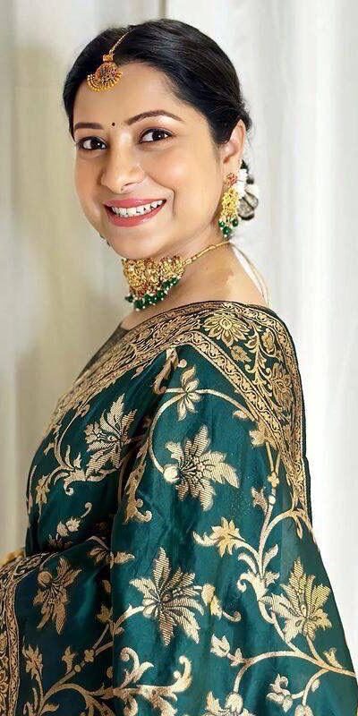 KP 6042 Peacock Green Color Soft Lichi Silk Saree with Lace Border & Lace Work. Get it for ₹1399. Delivery 4-6 Working Days. Shop now. | Creative Sarees, Embroidered Sarees, Bollywood Sarees, Designer Sarees, Ethnic Saree, Modern Digital sarees, Party Wear Sarees, Sarees