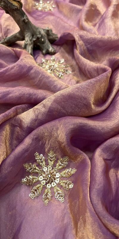 BT 3142 Purple Fandy Satin Silk Saree Perfect for Wedding, Party, Karwa Chauth, Reception, Pooja – . Festive Deal ₹1999. Delivery 4-6 Working Days. | Creative Sarees, Bollywood Sarees, Designer Sarees, Embroidered Sarees, Ethnic Saree, Modern Digital sarees, Party Wear Sarees, Sarees