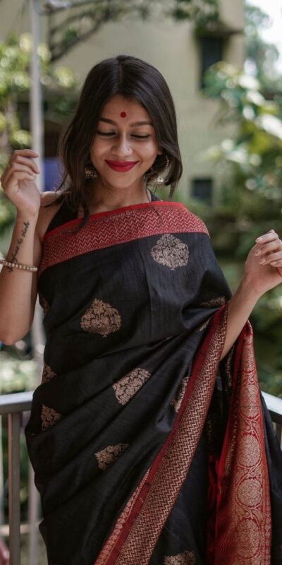 KPR 282 Black Soft Lichi Silk Saree Perfect for Wedding, Party, Reception, Diwali, Ethnic Day – . Affordable Price ₹1449. Delivery 4-6 Working Days. | Creative Sarees, Bollywood Sarees, Designer Sarees, Embroidered Sarees, Ethnic Saree, Modern Digital sarees, Party Wear Sarees, Sarees