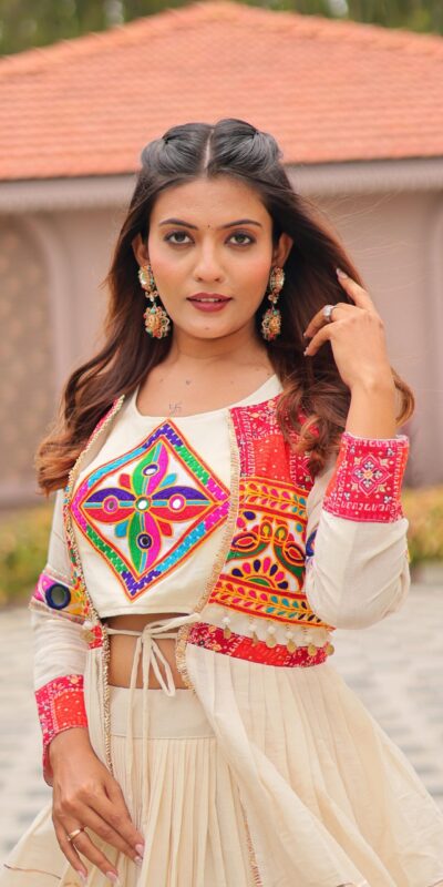 Ram 120 White in Pure Cotton Mirror Work & Gamthi Work Lehenga Choli . Exclusive Offer ₹3049. Delivery 4-6 Working Days. Shop now. | Bollywood Lehenga, Creative Lehenga, Designer Lehenga, Embroidered Lehenga, Lehenga, Party Wear Lehenga