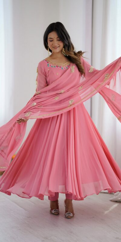 SRK 5363 Dusty Pink | Dusty Pink Faux Georgette Gown with Sequins Work & Embroidery Work. Affordable Price ₹2099. Delivery 4-6 Working Days. Shop now. | Bollywood Gowns, Creative Gowns, Designer Gowns, Embroidered Gowns, Gowns, Party Wear Gowns