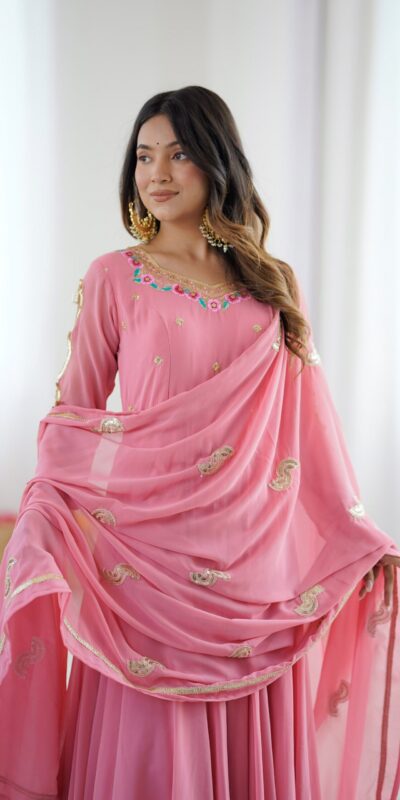 SRK 5363 Dusty Pink | Dusty Pink Faux Georgette Gown with Sequins Work & Embroidery Work. Affordable Price ₹2099. Delivery 4-6 Working Days. Shop now. | Bollywood Gowns, Creative Gowns, Designer Gowns, Embroidered Gowns, Gowns, Party Wear Gowns