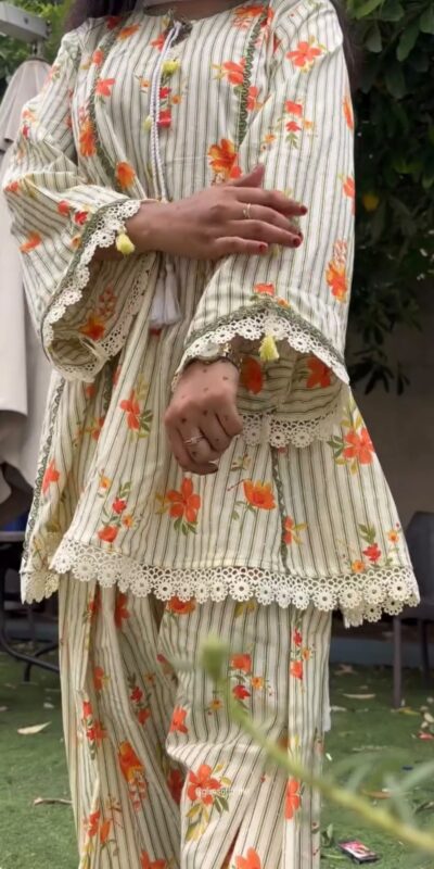 SRK 5362 Off White Natural Crep Lace Work & Digital Print Salwar Suit . Exclusive Offer ₹1899. Delivery 4-6 Working Days. Shop now. | Casual Suits, Jump Suits, Creative suits, Designer Suits, Palazzo Suits, Party Wear Suits, Patiala Suits, Salwar suit, Straight Suits