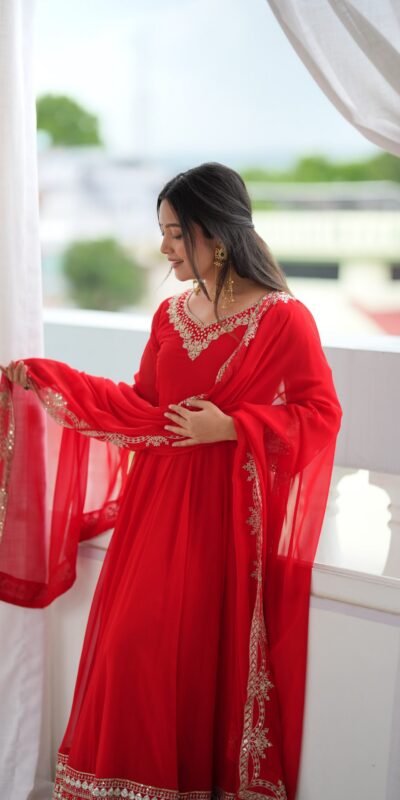 SSR 549 Red Fox Perfect for Wedding, Party, Durga Puja, Diwali, Anniversary –Georgette Gown. Now at just ₹2449. Delivery 4-6 Working Days. Shop now. | Bollywood Gowns, Creative Gowns, Designer Gowns, Embroidered Gowns, Gowns, Party Wear Gowns