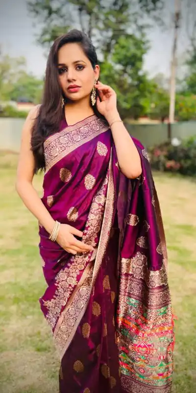 DDF TANIKA Rani Pink Color Soft Lichi Silk With Ordinary Design Saree Casual, Party Wear, Wedding, Events Etc. Expected Delivery 4-6 Working Days 1449/- | Bollywood Sarees, Creative Sarees, Designer Sarees, Embroidered Sarees, Ethnic Saree, Modern Digital sarees, Party Wear Sarees, Sarees