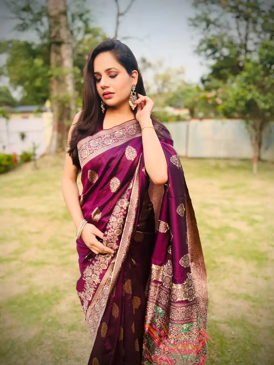 DDF TANIKA Rani Pink Color Soft Lichi Silk With Ordinary Design Saree Casual, Party Wear, Wedding, Events Etc. Expected Delivery 4-6 Working Days 1449/- | Bollywood Sarees, Creative Sarees, Designer Sarees, Embroidered Sarees, Ethnic Saree, Modern Digital sarees, Party Wear Sarees, Sarees