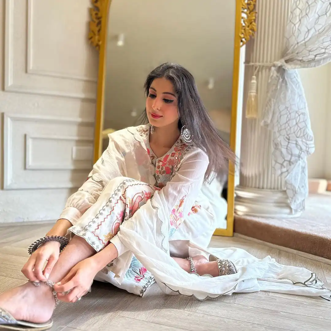 RTC 5541 White Color Salwar Suit : Faux Georgette Work : Embroidery Work Wedding, Traditionl Wear, Festive, Events @2099/- | Jump Suits, Casual Suits, Creative suits, Designer Suits, Palazzo Suits, Party Wear Suits, Salwar suit, Straight Suits