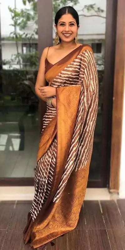 KP 4072 Dark Brown Color Lichi Silk Jacquard Work Fancy Saree Casual, Party Wear, Wedding, Events Etc. Expected Delivery 4-6 Working Days @1499/- | Embroidered Sarees, Bollywood Sarees, Creative Sarees, Designer Sarees, Ethnic Saree, Modern Digital sarees, Party Wear Sarees, Sarees