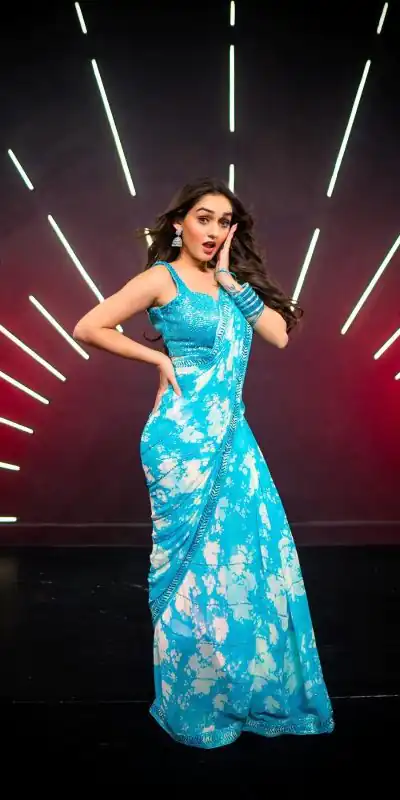 RS Sharma Blue Color Floral Digital Printed Georgette Lace Border Saree Casual, Party, Wedding, Festive, Events .  Expected Delivery  4-6 Working Days @1799/- | Bollywood Sarees, Creative Sarees, Designer Sarees, Embroidered Sarees, Ethnic Saree, Modern Digital sarees, Party Wear Sarees, Sarees