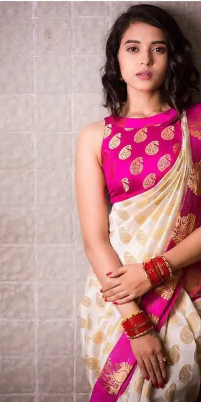 MB™️3164 Off White Color Soft Kanjivaram Pattu Jacquard Silk Saree Casual, Wedding, Party, Festival, Events, Etc. Expected Delivery 4-6 Working Days @1449/- | Bollywood Sarees, Creative Sarees, Designer Sarees, Embroidered Sarees, Ethnic Saree, Modern Digital sarees, Party Wear Sarees, Sarees