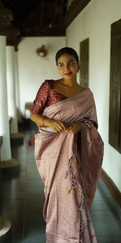 DDF 126 Cream Color Soft Lichi Silk Ordinary Design Rich Pallu Saree Casual, Party Wear, Events, Festivals Etc. Expected Delivery 4-6 Working Days 1549 | Bollywood Sarees, Creative Sarees, Designer Sarees, Embroidered Sarees, Ethnic Saree, Modern Digital sarees, Party Wear Sarees, Sarees