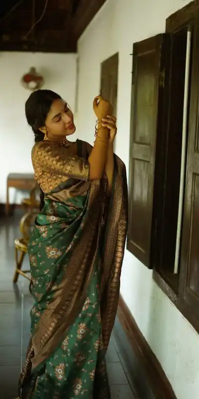 DDF 126 Green Color Soft Lichi Silk Ordinary Design Rich Pallu Saree Casual, Party Wear, Events, Festivals Etc. Expected Delivery 4-6 Working Days 1549 | Bollywood Sarees, Creative Sarees, Designer Sarees, Embroidered Sarees, Ethnic Saree, Modern Digital sarees, Party Wear Sarees, Sarees