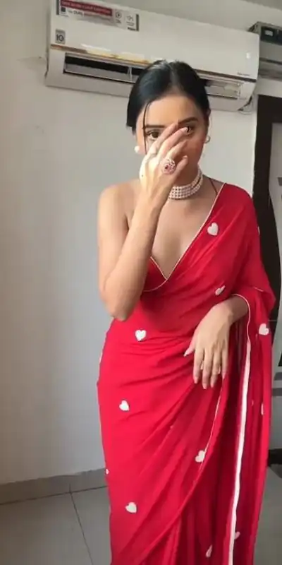 DDH LOVING Red  Color Georgette With Hart Gmathi Work Saree Events Casual, Wedding, Festive, Events Etc. Expected Delivery  4-6 Working Days @1499/- | Bollywood Sarees, Creative Sarees, Designer Sarees, Embroidered Sarees, Ethnic Saree, Modern Digital sarees, Party Wear Sarees, Sarees