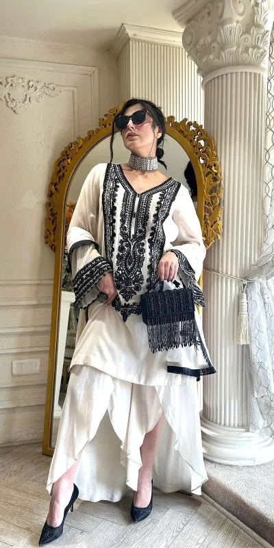 KD 1437 White Color Faux Georgette Thread Work Salwar Suit Casual, Party, Festive, Events Wedding Etc.  Expected Delivery 4-6 Working Days @1899/- Only | Casual Suits, Creative suits, Designer Suits, Palazzo Suits, Party Wear Suits, Salwar suit, Straight Suits