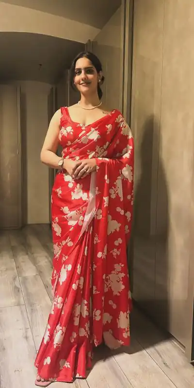  JM Diksha sharma Red Color Satin Silk Blouse Digital Print Saree, Party Wear, Events, Festivals Expected Delivery 4-6 Working Days 1549/- | Bollywood Sarees, Creative Sarees, Designer Sarees, Embroidered Sarees, Ethnic Saree, Modern Digital sarees, Party Wear Sarees, Sarees