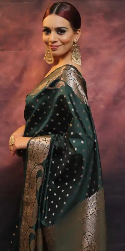 MS 443 Green Color Soft Lichi Silk Beautiful Rich Pallu All Over Saree Casual, Party Wear, Wedding, Events, Etc. Expected Delivery 4-6 Working Days 1399/- | Bollywood Sarees, Creative Sarees, Designer Sarees, Embroidered Sarees, Ethnic Saree, Modern Digital sarees, Party Wear Sarees, Sarees