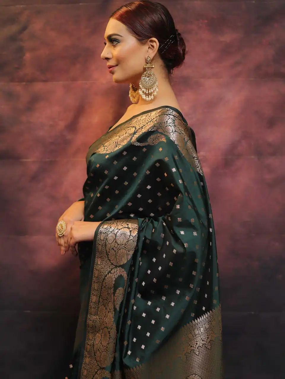 MS 443 Green Color Soft Lichi Silk Beautiful Rich Pallu All Over Saree Casual, Party Wear, Wedding, Events, Etc. Expected Delivery 4-6 Working Days 1399/- | Bollywood Sarees, Creative Sarees, Designer Sarees, Embroidered Sarees, Ethnic Saree, Modern Digital sarees, Party Wear Sarees, Sarees