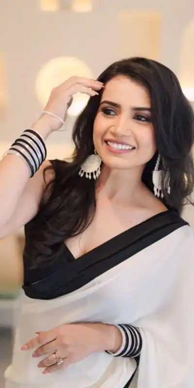 JM Ankita Lokhande White Color Heavy Japan Satin Less Border Work Saree , Party Wear, Events, Festivals Expected Delivery 4-6 Working Days 1399 /- | Bollywood Sarees, Creative Sarees, Designer Sarees, Embroidered Sarees, Ethnic Saree, Modern Digital sarees, Party Wear Sarees, Sarees