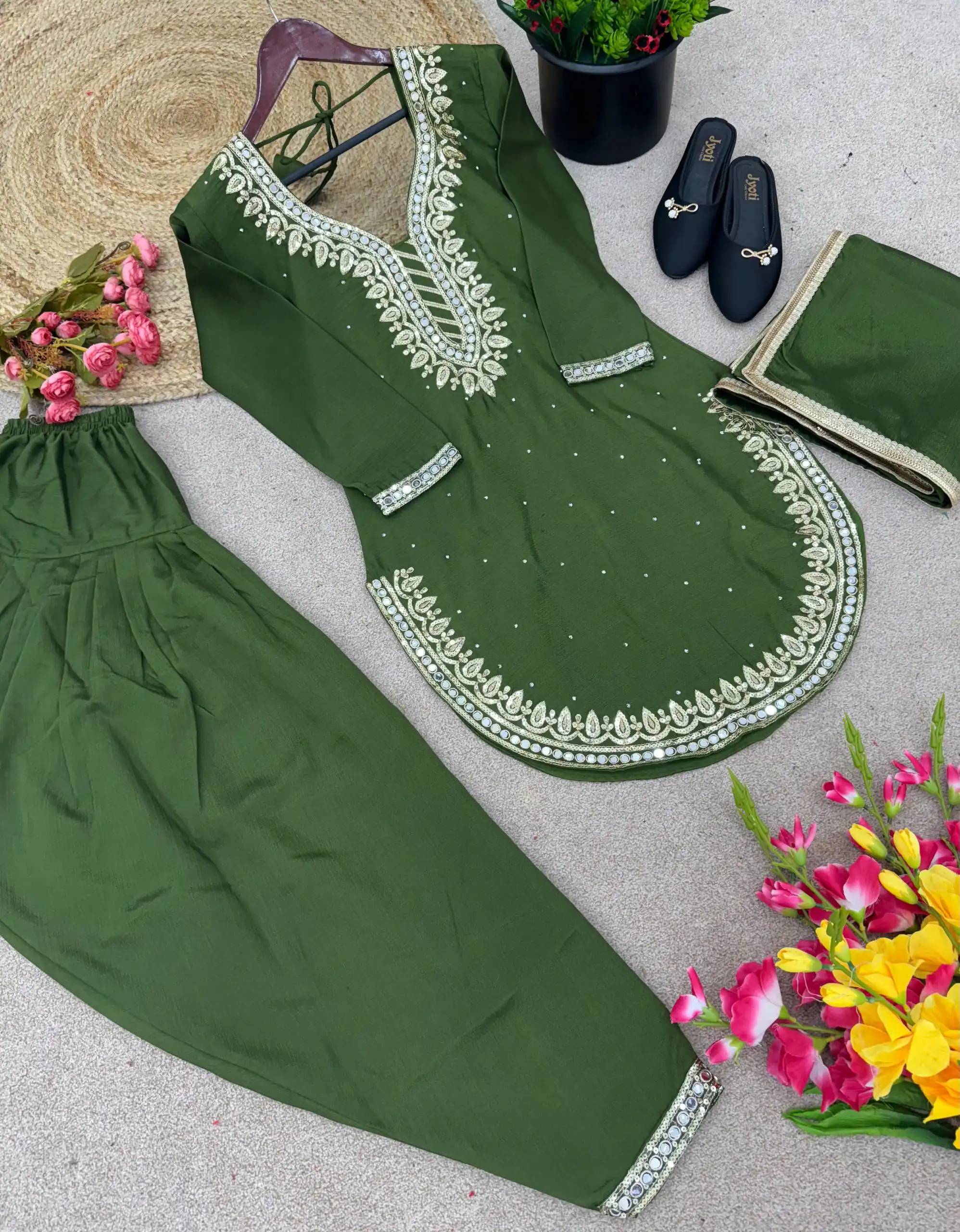 SRK 5138 Green Color Pure Chinnon Embroidery Diamond Salwar Suit Wedding, Party, Festive, Events Expected Delivery 4-6 Working Days @ 1949/- | Jump Suits, Casual Suits, Creative suits, Designer Suits, Palazzo Suits, Party Wear Suits, Patiala Suits, Salwar suit, Straight Suits