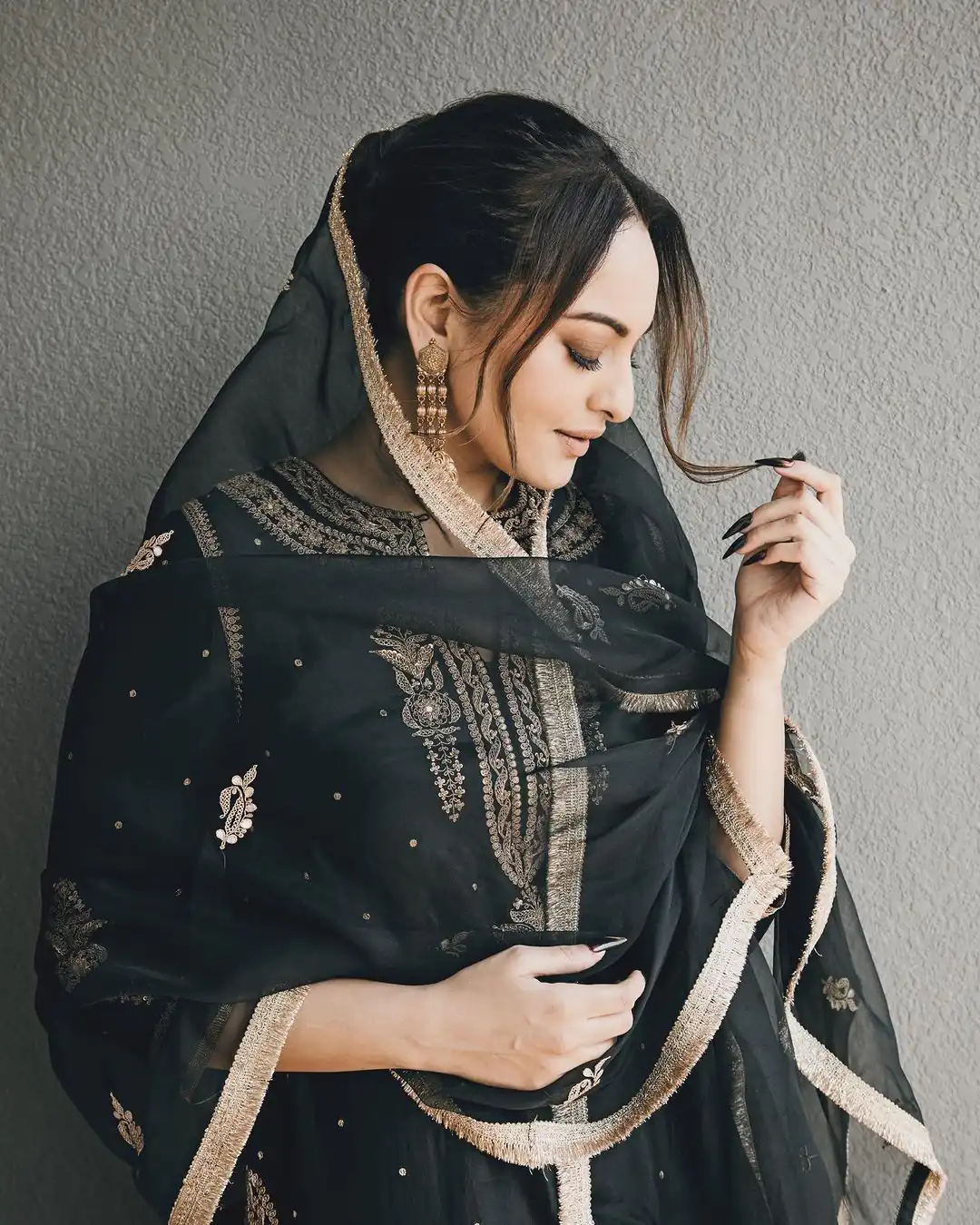 SRK 5160 Black Color Pure Chinnon Silk Embroidery Coding Dori Salwar Suit Wedding, Party, Festive, Events Expected Delivery 4-6 Working Days @ 1899/- | Jump Suits, Casual Suits, Creative suits, Designer Suits, Palazzo Suits, Party Wear Suits, Patiala Suits, Salwar suit, Straight Suits