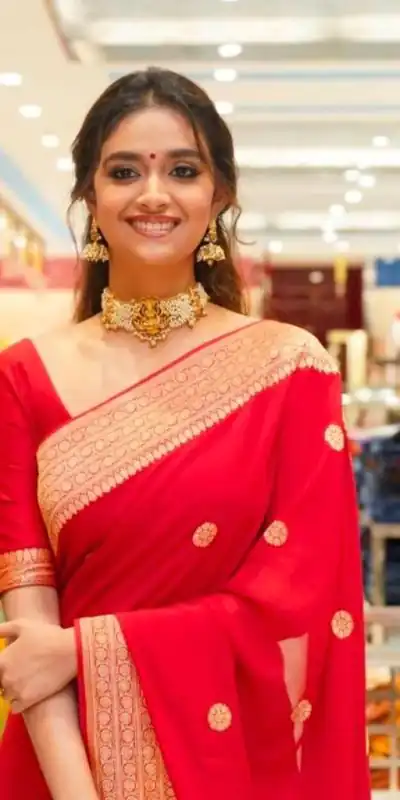 DDF Bela Red Color Soft Lichi Silk Ordinary Design Saree Casual, Party Wear, Events, Festivals Etc. Expected Delivery 4-6 Working Days 1349/- Only | Bollywood Sarees, Creative Sarees, Designer Sarees, Embroidered Sarees, Ethnic Saree, Modern Digital sarees, Party Wear Sarees, Sarees