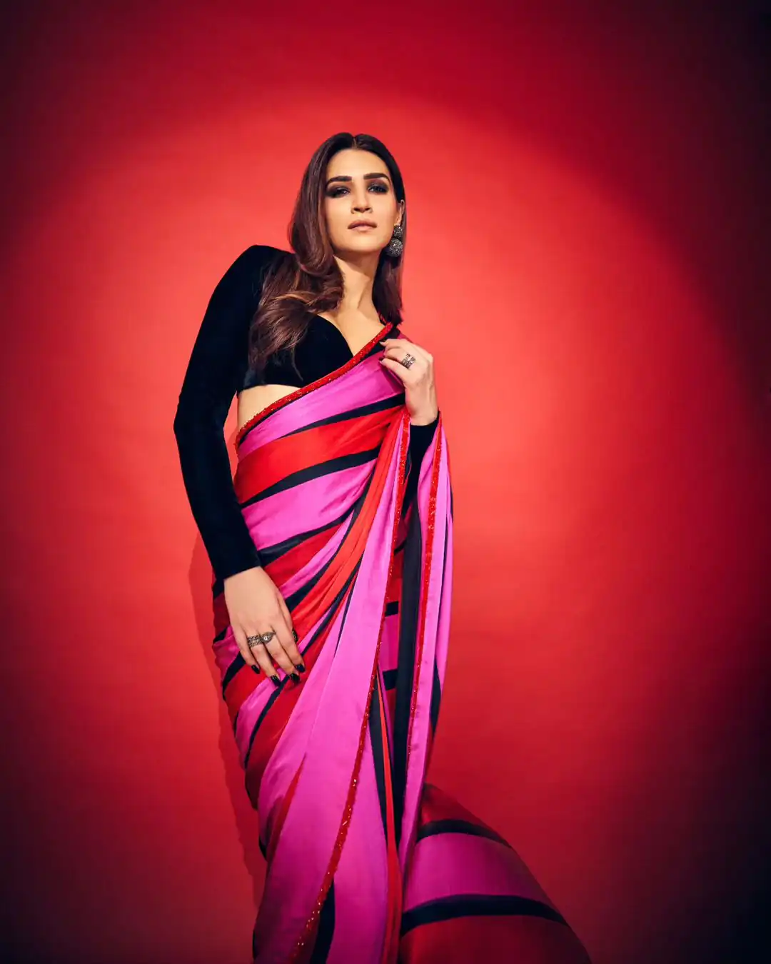  JM Kriti sanon Pink & Red Color Satin Silk Lining Design Saree , Party Wear, Events, Festivals Expected Delivery 4-6 Working Days 1499/- | Bollywood Sarees, Creative Sarees, Designer Sarees, Embroidered Sarees, Ethnic Saree, Modern Digital sarees, Party Wear Sarees, Sarees