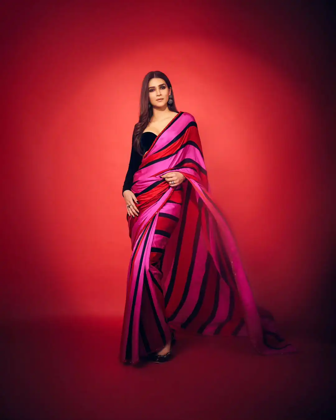  JM Kriti sanon Pink & Red Color Satin Silk Lining Design Saree , Party Wear, Events, Festivals Expected Delivery 4-6 Working Days 1499/- | Bollywood Sarees, Creative Sarees, Designer Sarees, Embroidered Sarees, Ethnic Saree, Modern Digital sarees, Party Wear Sarees, Sarees