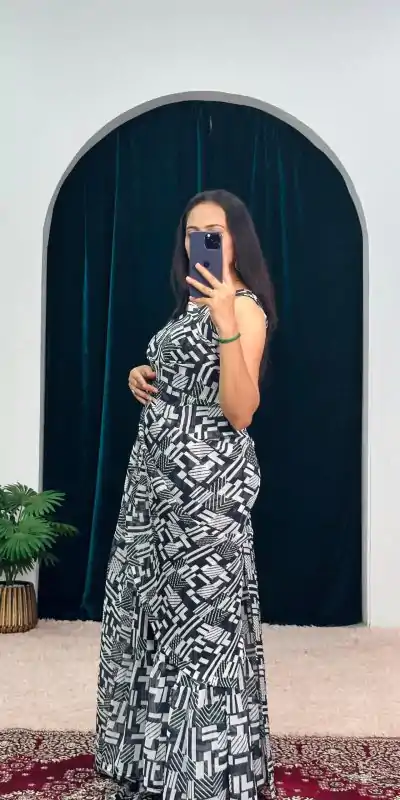 ST 1051 Black Color Georgette Digital Printed Work Saree Saree Casual, Wedding, Party, Festive, Events Etc. Expected Delivery 4-6 Working Days @1849/- | Bollywood Sarees, Creative Sarees, Designer Sarees, Embroidered Sarees, Ethnic Saree, Modern Digital sarees, Party Wear Sarees, Sarees