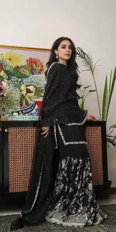SRK 5167 Black Color Foix Georgette Thread Sequence Work Salwar Suit Wedding, Party, Festive, Events Etc. Expected Delivery 4-6 Working Days @2099/- | Casual Suits, Jump Suits, Creative suits, Designer Suits, Palazzo Suits, Party Wear Suits, Patiala Suits, Salwar suit, Straight Suits