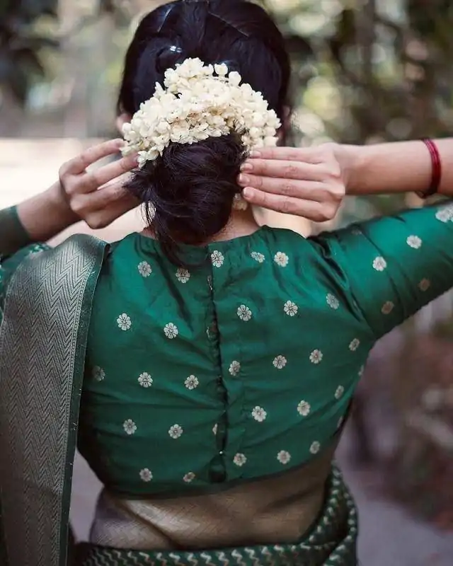 DDF PAYAL GreenColor Soft Lichi Silk Ordinary Design Rich Pallu Saree Casual, Party Wear, Events, Festivals Etc. Expected Delivery 4-6 Working Days 1349/ | Bollywood Sarees, Creative Sarees, Designer Sarees, Embroidered Sarees, Ethnic Saree, Modern Digital sarees, Party Wear Sarees, Sarees
