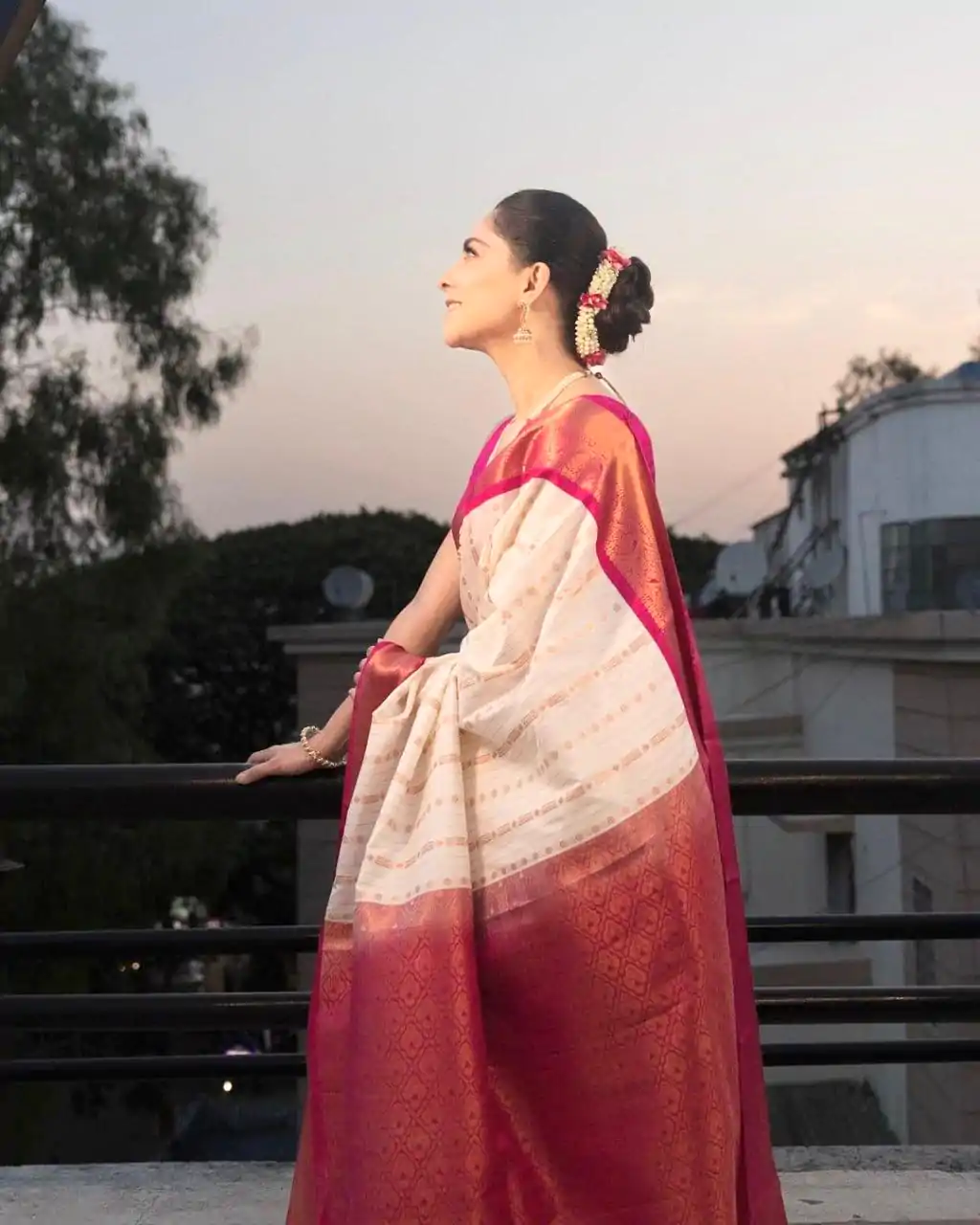 DDF SHRUTI 2 Golden Color Soft Lichi Silk Ordinary Design Rich Pallu Saree Casual, Party Wear, Events, Festivals Expected Delivery 4-6 Working @1499 | Embroidered Sarees, Bollywood Sarees, Creative Sarees, Designer Sarees, Ethnic Saree, Modern Digital sarees, Party Wear Sarees, Sarees