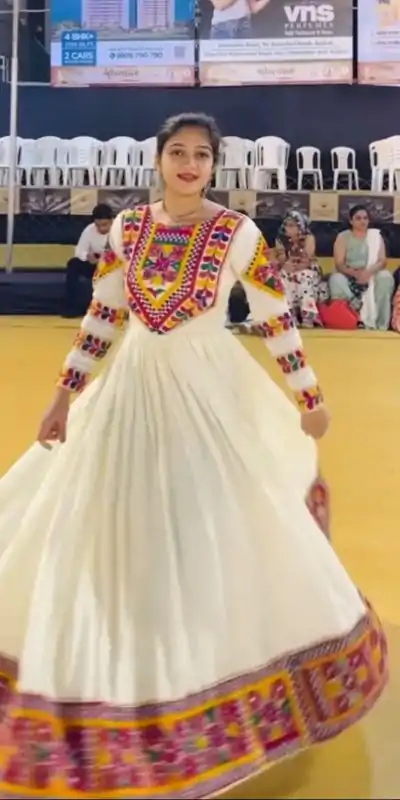 PC N05 White Color Fiyona Gamathi Real Mirror Work Gown Casual, Party Wear, Events, Festivals Wear Expected Delivery 4-6 Working Days @2129/- | Bollywood Gowns, Creative Gowns, Designer Gowns, Embroidered Gowns, Gowns, Party Wear Gowns