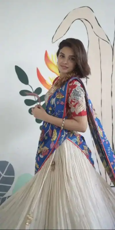 PC 362 White Color Chant Crepe Kalamkari Printed Diamond Lehenga Choli Casual, Party Wear, Events, Festivals Wear Expected Delivery 4-6 Working Days @2079/- | Creative Lehenga, Bollywood Lehenga, Designer Lehenga, Embroidered Lehenga, Lehenga, Party Wear Lehenga