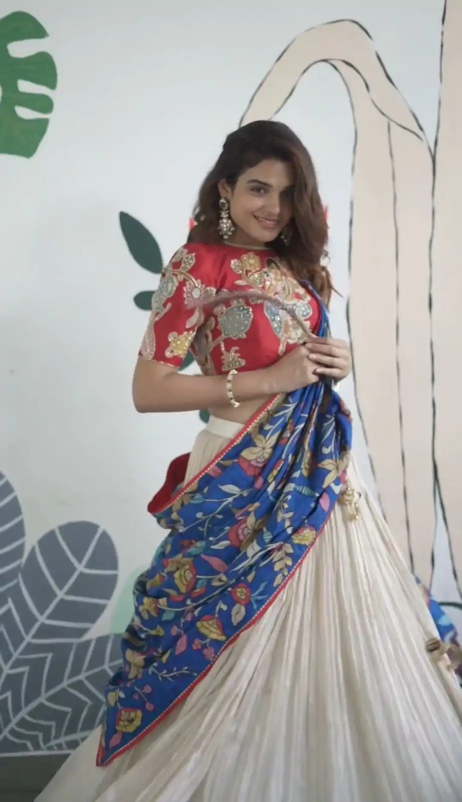 PC 362 White Color Chant Crepe Kalamkari Printed Diamond Lehenga Choli Casual, Party Wear, Events, Festivals Wear Expected Delivery 4-6 Working Days @2079/- | Creative Lehenga, Bollywood Lehenga, Designer Lehenga, Embroidered Lehenga, Lehenga, Party Wear Lehenga