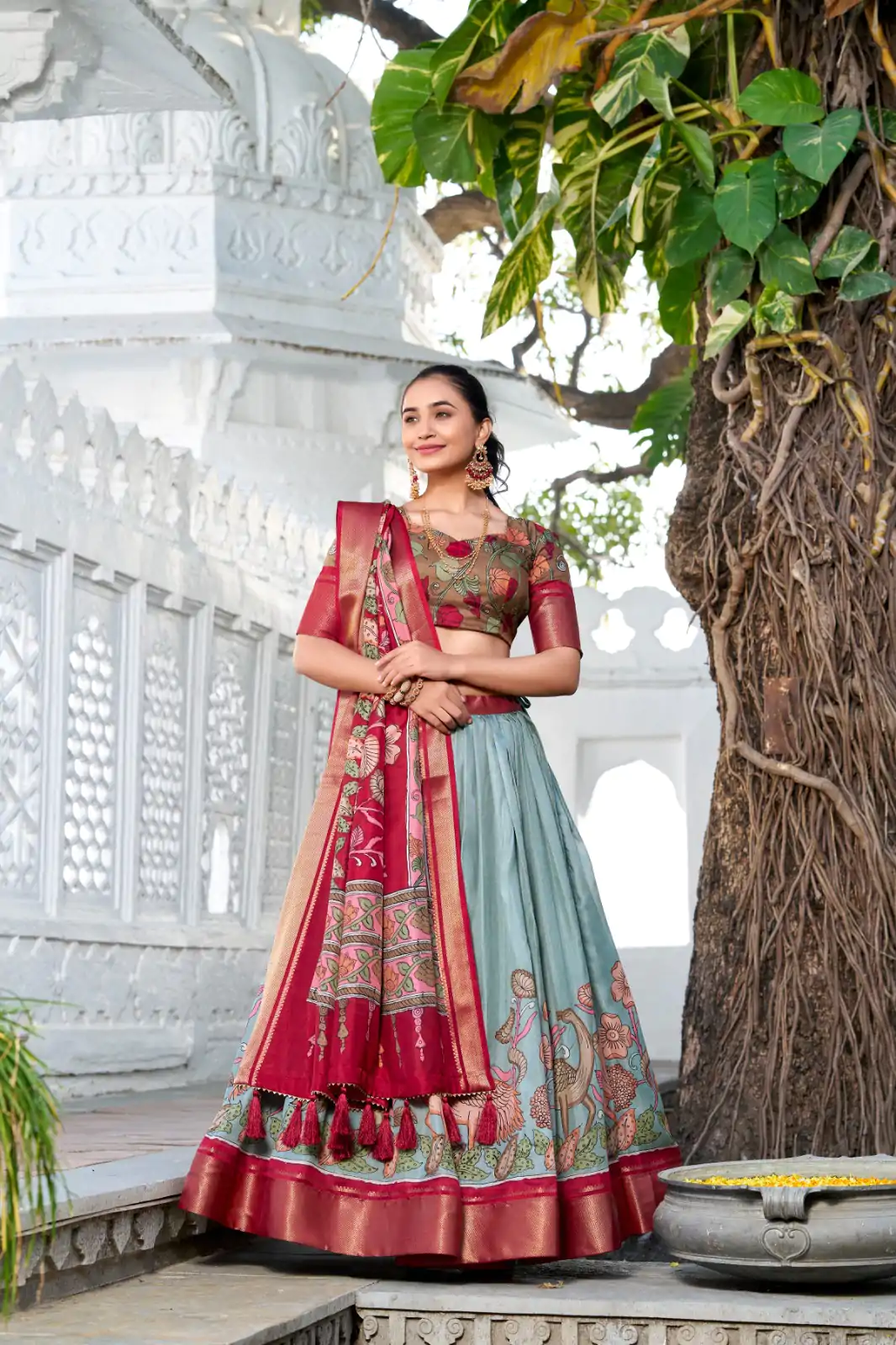LNB 1234 Red Color Dola Silk Kalamkari Print Zari Border Lehenga Choli  Wedding, Party, Festive, Events Etc. Delivery 4-6 Working Days Rs 2149 | Creative Lehenga, Bollywood Lehenga, Designer Lehenga, Embroidered Lehenga, Lehenga, Party Wear Lehenga