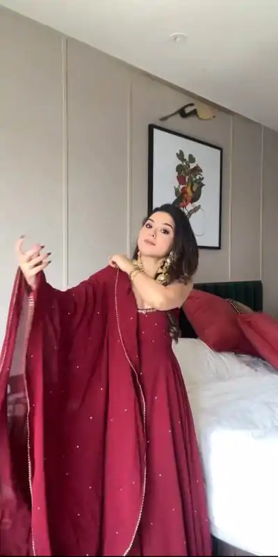 RTC 5839 Maroon Color Foix Georgette Thread With Real Mirror With Diamond Salwar Suit , Wedding, Party, Festive, Events Etc.4-6 Working Days@ 1949/-only | Casual Suits, Jump Suits, Creative suits, Designer Suits, Palazzo Suits, Party Wear Suits, Patiala Suits, Salwar suit, Straight Suits