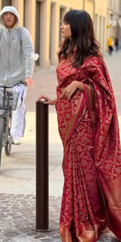 KP 4093 Red Color Soft Litchi Silk Jacquard Work Saree Casual, Wedding, Festive, Events . Expected Delivery  4-6 Working Days @1399/- only                                                                                                                                             | Embroidered Sarees, Bollywood Sarees, Creative Sarees, Designer Sarees, Ethnic Saree, Modern Digital sarees, Party Wear Sarees, Sarees