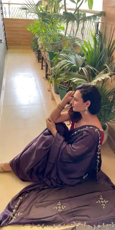  AC Resham Violet Color Rangoli Silk Handwork Cutwork Pearl Saree Casual, Wedding, Festive, Events . Expected Delivery  4-6 Working Days @1999/- only                                                                                                                                             | Embroidered Sarees, Bollywood Sarees, Creative Sarees, Designer Sarees, Ethnic Saree, Modern Digital sarees, Party Wear Sarees, Sarees