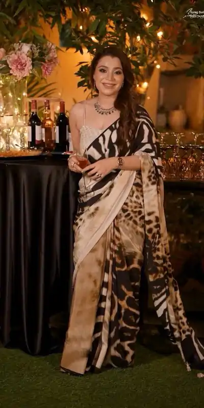 BT 410 Cream Color Vichitra Silk Digital Prints Work Saree Casual, Wedding, Festive, Events . Expected Delivery  4-6 Working Days @1624/- only                                                                                                                                           | Embroidered Sarees, Bollywood Sarees, Creative Sarees, Designer Sarees, Ethnic Saree, Modern Digital sarees, Party Wear Sarees, Sarees