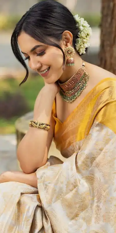 KP 5068 Golden Color Soft Lichi Silk Cloth Beautiful Rich Pallu Saree Casual, Party, Wedding, Festive, Events Etc.  Expected Delivery  4-6 Working Days @1449/ | Embroidered Sarees, Bollywood Sarees, Creative Sarees, Designer Sarees, Ethnic Saree, Modern Digital sarees, Party Wear Sarees, Sarees