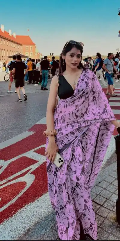 BT 432 Lavender Color Soft Cotton Digital Print Lace Work Saree . Special Price ₹1349. Delivery 4-6 Working Days. Shop now. | Creative Sarees, Embroidered Sarees, Bollywood Sarees, Designer Sarees, Ethnic Saree, Modern Digital sarees, Party Wear Sarees, Sarees